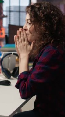 Vertical video Startup çalışanı borsaya başarıyla girdikten sonra şok oldu ve yüksek yatırım getirileri elde etti. Teknoloji girişimci yöneticisi, öncü yazılım için fon sağladıktan sonra şaşırdı