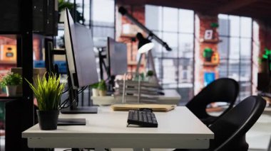 Bilgisayarlı boş başlangıç ofisi şirketler için ölçeklenebilir çözümler üreten programcılar tarafından kullanılacak. AI endüstri başlangıç çalışma alanı kaldıraç makinası öğrenme teknolojisi