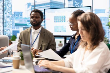 Projenin başarısı için kaynak tahsis planının belirlenmesi, akıllı teknoloji ve bilgi grafiklerinin sunulması için yüksek seviyeli bir çalışma alanında işbirliğine gidilmesi.