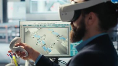 VR gözlük kullanan fotovoltaik fabrikası mühendisi güneş panelleri verimliliğini artırıyor. Güneş panelleri, daha ucuz güneş çözümleri araştıran sanal gerçeklik teknolojisi kullanan fabrika işçisi üretimi, kamera B