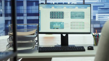 Ticari büyüme için tasarlanmış lüks modern ofis ortamı, girişimci işçiler ekranlardaki verileri analiz edebilir ve işbirliği yapabilirler. Son teknoloji ile şirket geliştirme.