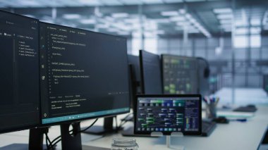 Veri merkezindeki cihazlar şirketin ağ altyapısını korumak için makine öğrenme teknolojisini kullanıyorlar. Sunucu merkezinde en iyi sistem performansını sağlamak için kullanılan gelişmiş teknoloji