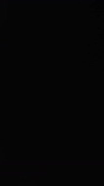 Dikey video fabrikası araştırma ve geliştirme bilimadamları yeni nesil güneş panelleri için materyalleri test etmek için dizüstü bilgisayar kullanırlar. Endüstriyel bitki araştırmacıları dayanıklılık ve...