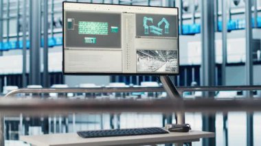 Robot makineleri otomatikleştirmek için kullanılan 4.0 endüstriyel santraldeki monitör, el kamerası görüntüsü. AI 'ın tesis ekipmanlarında uygulanmasını denetlemek için kullanılan akıllı fabrikanın vitrini kapat