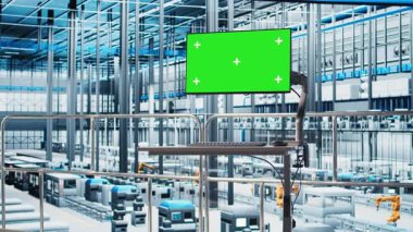 Endüstriyel otomasyon yazılımını gösteren yeşil ekran monitörü sektör 4.0 akıllı fabrika. Model aygıtı robotik kolları, bağlı makineleri ve kontrol sistemlerini görüntüler