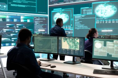 Yüksek teknolojili siber saldırılar ve dijital casusluk yoluyla hassas bilgileri hedef alan hükümet hackleme grubu. Ulusal güvenlik ve veri gizlilik sunucuları üzerinde çalışan bilişim uzmanları ekibi.