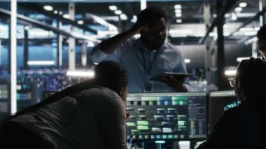 Veri merkezi takım çalışması programcıları altyapı performans sorunlarını tanımlamak için düğüm ağacı aracı kullanıyorlar. Sunucu merkezi meslektaşları veri analiz grafiğini gözden geçiriyorlar