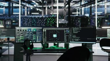 Veri merkezindeki bilgisayar sistemleri ağ kaynaklarını bağlantıları görselleştiren düğüm ağacı yazılımı kullanarak yönetiyor. Etkili veri işleme ve depolama olanağı sağlayan görsel programlama araçları