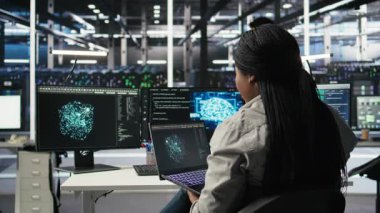 Veri merkezi yönetimi, bilgisayardaki yapay zeka teknolojisini makine öğrenme yükleri için kullanıyor. Sunucu merkezi çalışanı bilgisayarın üzerinde yapay zeka kullanarak zor bilgisayar görevleri yapıyor, kamera A