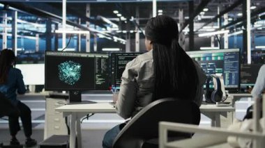 Veri merkezi yönetimi sinir ağları ağaç programlama, kaynak tahsisini optimize eder. Sunucu odası bilişim uzmanı tahmin edici derin öğrenme yapay zeka görselleştirme sistemleri kullanır, kamera A
