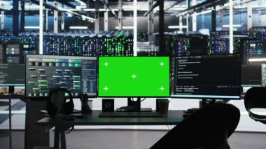 Veri merkezindeki yeşil ekran bilgisayarlar nod ağacı yazılımı kullanarak enerji tüketimini yönetiyorlar. Görsel programlama araçları kullanarak sunucu odasındaki izleme süreçlerini otomatik hale getiren Mockup PC sistemleri
