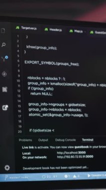 Dikey Video Siyah Sistem Yöneticisi programlama dili olan bir yazılım yaratıyor. Profesyonel mühendis evde uygulama geliştirme, hata ayıklama, şifreleme ve güvenliğe odaklanıyor. Kamera A.