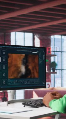 Dikey Video Videograf editörü, video yazılımı için metin kullanarak yapay zekaya sahip bir video oluşturmak için Chatbot arayüzü üzerine metin yazarak yapay zeka içeren yapay zeka materyalleri yaratıyor. Görsel tasarım
