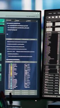 Yapay zeka gösterge panelleri ve altyapı bağlantılarını haritalayan düğüm ağacı programlama yazılımı aracılığıyla ağ kaynaklarını kontrol eden dikey video veri merkezi bilgisayar sistemleri, görüntüyü kapat