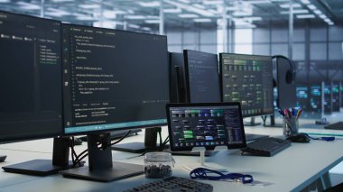 Veri merkezi tesisi, şirket ağ altyapısını korumak için derin öğrenme teknolojisi kullanıyor. Sunucu odasında optimum sistem performansını ve el kamerasının görüntüsünü sağlamak için kullanılan sinirsel ağlar teknolojisi