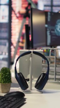 Dikey Video PC boş bir ajans ortamında derin sinirsel ağ geliştirme araçları gösterir. Görsel kodlama ve otonom hesaplama sistemleri gelişmiş yapay zeka ve bilimsel veri keşifleri için kullanılır..