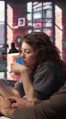 Dikey Video Oyunu geliştiricileri Mars ortamını yaratmak için AI Chatbot ve yazılımlarını kullanır. Üretken yapay zeka uygulaması kullanıldığında derin öğrenme ve gelecekteki oyun için otomasyon kullanılır