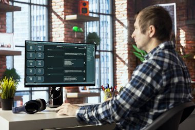 Yapay zeka GPT kullanan içerik yaratıcısı, doğal ses veren insan dilini anlamak ve üretmek için büyük miktarlarda metin verisi üzerine eğitilmiş. Uzaktan çalışan LLM motorlu sohbet robotu kullanıyor