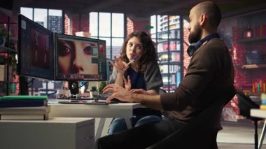 Yaratıcı ekip AI sohbet robotu ile çalışır ve içeriği geliştirmek için yazılımı düzenler, yüksek kaliteli görüntüler oluşturmak için makine öğrenimi ve otomasyon uygular. Fotoğraf üretiyor. Kamera A.