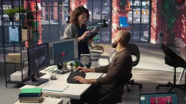 Oyun geliştiricisi yapay zeka araçları kullanarak Mars merkezli sanal istasyon yarattı. Futuristik program oyun tasarımı ve gelişimini optimize etmek için verileri derin öğrenme ve otomasyon ile işler. Kamera A.