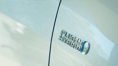 Hibrit elektrikli aracın yanmalı motorla birleştirilmesi PHEV 'in sadece belli bir mesafede elektrik modunda çalışmasına olanak sağlıyor. EV otomobili performansı ve sürdürülebilirliği ön plana çıkarıyor