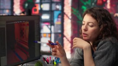 Oyun geliştiricileri Mars ortamını yaratmak için yapay zeka sohbet robotu ve yazılımını kullanır. Üretken yapay zeka uygulaması kullanmak derin öğrenme ve gelecekteki oyun tasarımları için otomasyon kullanır. Kamera B.