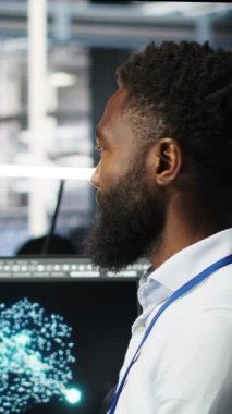 Sistem sağlığını optimize etmek için yapay zeka sinir ağı ağaç programını kullanan dikey video sunucusu merkezi yönetimi. Derin öğrenme yapay zeka görselleme ve kamera kullanılarak veri merkezi bilişim uzmanlığı ekipman analizi sorunları