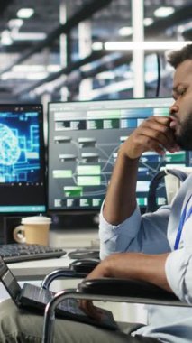 Tekerlekli sandalyedeki bilgisayar bilimcisi, sistem kapanma süresini en aza indirmek için yapay zeka ağacı yazılımı kullanıyor. Sunucu merkezi çalışanı yapay zeka görsel programlama kullanarak engelli