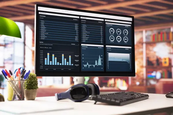 Şirketin büyüme grafiklerini gösteren PC ekranındaki finansal yazılım kullanıcı arayüzü. Ekonomik rakamları ve gelirleri gösteren bilgisayar ekranındaki muhasebe satış istatistiklerini kapat