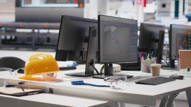 Fotovoltaik fabrikasındaki bilgisayar yazılımı üretim akışını optimize etmek için kullanılır. Boş sürdürülebilir enerji güneş panellerindeki PC programı imalat sürecini izlemek için kullanılan tesis.