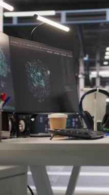 Sinirsel ağ görselleştirmesini ve kod ayıklama araçlarını gösteren dikey video veri merkezi bilgisayarları. Bilgisayar sistemleri sunucu çiftliğine güç veren makine öğrenme ve otomatik araştırma görevleri