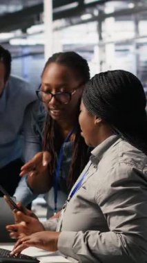 Veri merkezindeki dikey video mühendisliği ekibi PC monitöründen kritik hata görüntüsü aldıktan sonra panikledi. Sunucu odası çalışanları, sorun yaratırken düşük vites performansına yol açan hatalar yüzünden alarma geçirildi