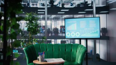 Profesyonel ofis odası, resmi bir toplantıdan önce sakin bir atmosfer ve minimalist tasarım sunuyor. Konferans masası, sandalye ve kırtasiye de dahil. Yönetim kurulu odası.