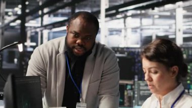 Jolly veri merkezi mühendislik ekibi süper bilgisayarlardaki sistem bakımını bitirdikten sonra memnun oldu. Yapay zeka modelinin PC, kamera A 'daki başarılı eğitim sonuçlarından memnun olan neşeli servis odası çalışanları