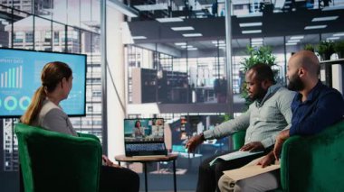 Profesyonel ekip, şirketin gelişimini ve karar verme mekanizmasını desteklemek, işyeri işbirliğini güçlendirmek ve büyüme için iş arkadaşlarıyla görüşmek için video çağrı teknolojisini kullanıyor. Kamera A.