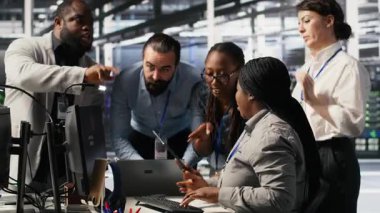 Veri merkezindeki mühendislik ekibi, PC monitöründen kritik hata görüntüsü aldıktan sonra panikledi. Sunucu odası çalışanları düşük vites performansına yol açan hatalar yüzünden alarma geçtiler.