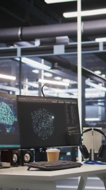 Yapay zeka eğitim iş akışlarını ve otomatik altyapı sistemlerini destekleyen veri merkezi donanımının durumunu gösteren dikey video monitörleri. PC ekranları, sunucuların işleme makinesinin öğrenmesini izler