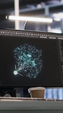 Sunucu çiftliği PC ekranlarının dikey videosu, derin öğrenme veri tabanlarını işleyen rackmount 'ları takip ediyor. Bilgisayarda yapay zeka modeli geliştirmede kullanılan izleme donanımı gösterilir, el bilgisayarı