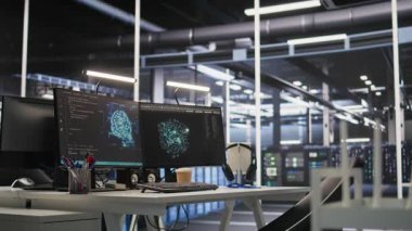 Veri merkezi PC ekranları, AI model geliştirme ve otomasyon iş yüklerinde kullanılan izleme arka ucu altyapı performansını gösterir. Sunucu donanımını denetleyen çalışma istasyonu gözlemcileri