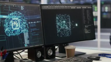 Veri merkezi ofisindeki yapay zeka eğitim iş akışını destekleyen donanımı denetleyen monitörleri kapatın. PC ekranları izleme sunucuları işleme makinesi öğrenme verileri, el kamerası görüntüleri