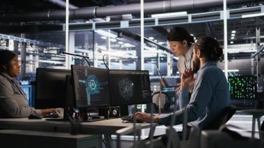 Veri merkezi yöneticileri birlikte çalışıyor, sinirsel ağ yazılım geliştirme konusunda işbirliği yapıyorlar. Takım çalışması sunucu merkezi iş yerinde yapay zeka teknolojisi uygulayan iş arkadaşları, kamera A