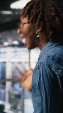 Bilgisayarda kritik hata görüntüsü aldıktan sonra dikey video merkezi programcısı panikliyor. Sunucu tarım işçisi, sorun yaratırken düşük donanım performansına neden olan hatalar tarafından uyarıldı