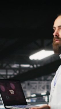 Dikey Veri Merkezi geliştiricisi dizüstü bilgisayarı etkileyen kritik hata nedeniyle hayal kırıklığına uğradı. Çözümlenmemiş yazılım hataları tarafından tetiklenen donanım performans sorunlarına tepki veren Irate sunucu çalışanı, kamera B