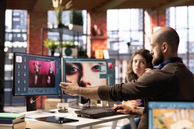 Yaratıcı ekip yapay zeka sohbet robotu ve dijital fotoğrafçılığı geliştirmek için kurgu yazılımı üzerinde çalışıyor. Gelecekçi uygulama yüksek kaliteli resimler oluşturmak için makine öğrenme ve otomasyon uygular.