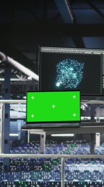 Dikey video sunucu merkezi, yapay zeka iş akışları için derin öğrenme veri tabanlarını işleyen izole edilmiş ekran izleme sistemleri. Yapay zeka modelini destekleyen Mockbook izleme ekipmanları