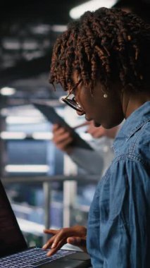 Veri merkezindeki dikey video teknisyeni, tanı oturumu sırasında dizüstü bilgisayarda ortaya çıkan kritik hata nedeniyle vurguladı. Altyapı performansını etkileyen endişeli bilişim uzmanı sorun giderme sistemi hatası