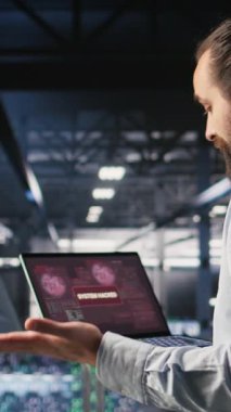 Dikey video, kritik sistemleri hedef alan hack girişimi tespit ettikten sonra sunucu odasında birbirleriyle kavga eden teknisyenleri strese soktu. Mühendislik ekibi üyeleri virüs aktivitesi yüzünden baskı altında.