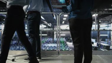 Veri merkezi sistem yöneticileri sunucuları yapay zeka kullanarak korumak için işbirliği yapıyorlar. Alternatif Yapı AI öğrenme otomatikleştirmesi yapan takım arkadaşları, kamera A