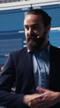 Vertical Video Visionary Business CEO 'su uluslararası finans kongresinde canlı etkinlik konferansına ev sahipliği yapıyor. Halk sözcüsü mesleki bilgi ve içgörüyü katılımcılarla paylaşıyor