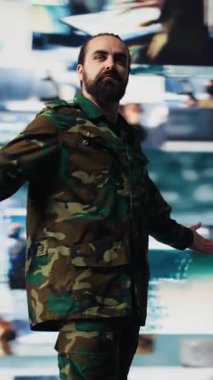 Dikey Video Ordusu subayı ulusal güvenlik için tehdit tespit araçları kullanarak dijital teknoloji ve uydu verileriyle ulusal savunma operasyonlarında çalışıyor. Bir görev için modern strateji uygulanıyor